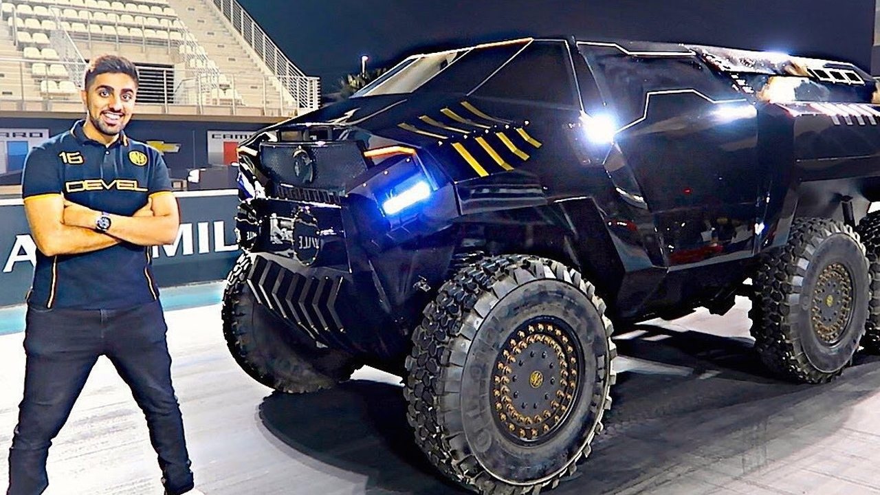 土豪买了辆286万的6轮越野车,700马力轻松秒奔驰gt!