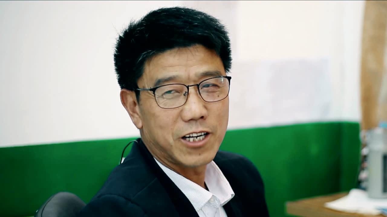 德源中学十佳教师——邓彪