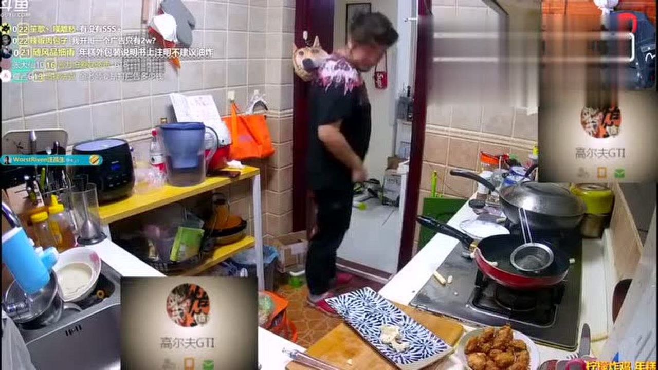 斗鱼主播“雪纳瑞三口之家”夫人直播炸年糕时受伤_高清