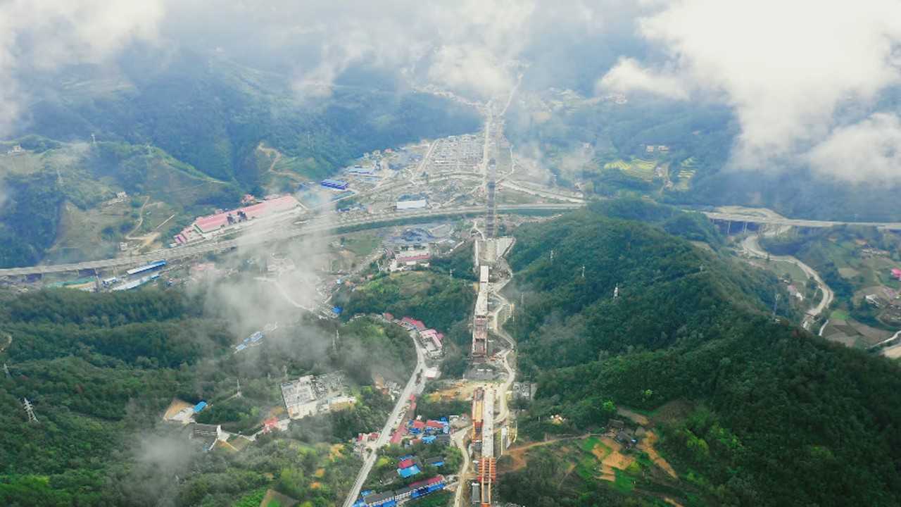 航拍保康后坪高铁新镇