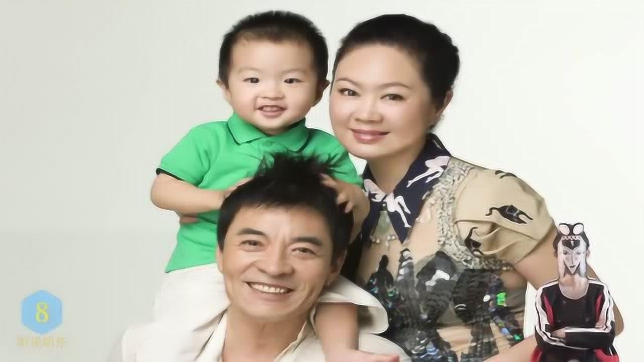演员刘威与妻子王晓宁生活美满一家三口其乐融融