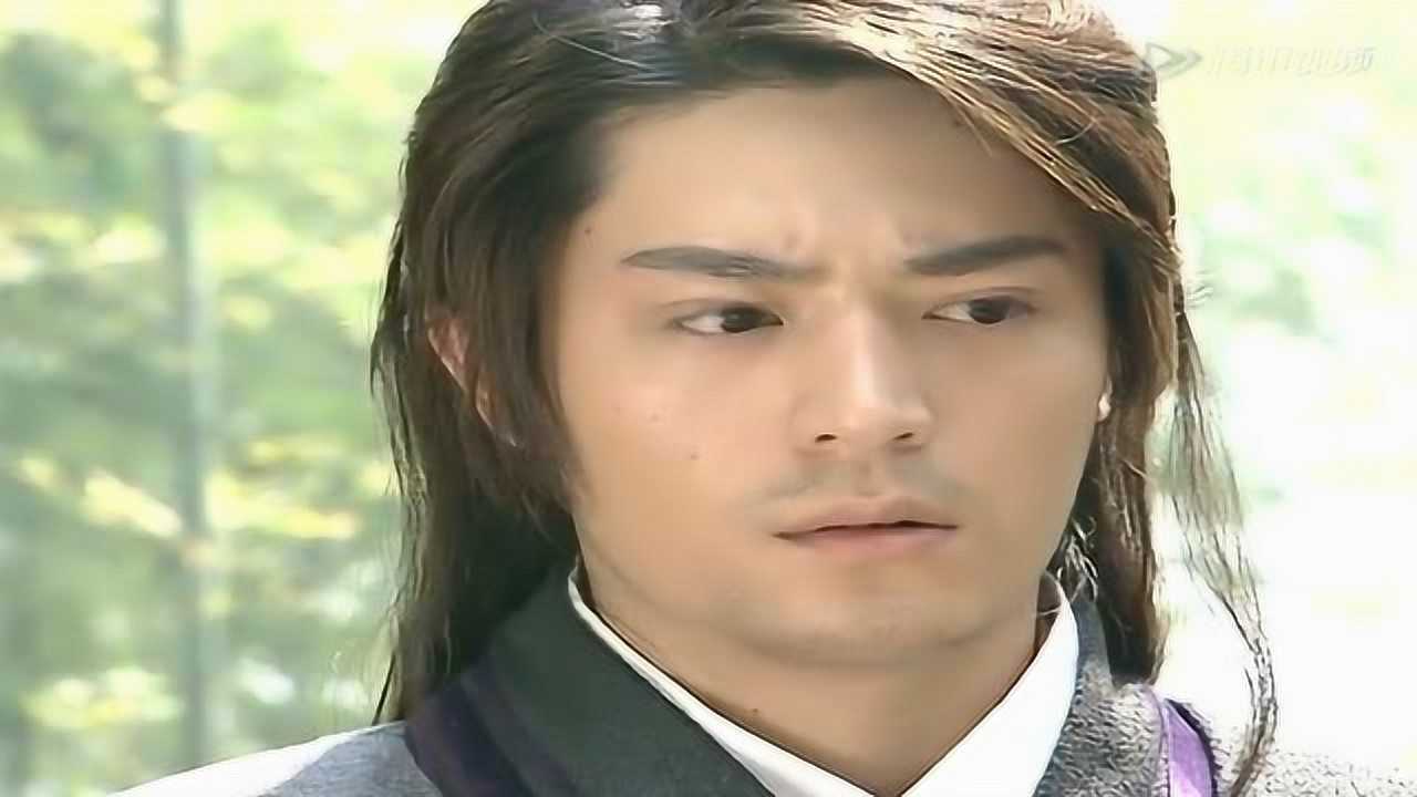 归海一刀中了毒蜘蛛的剧毒,手上长满了毛发,以深厚内力驱散!