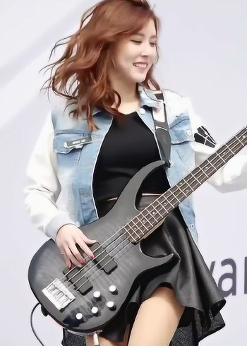 韩国人气小姐姐李智仁现场演奏气质出众太撩了