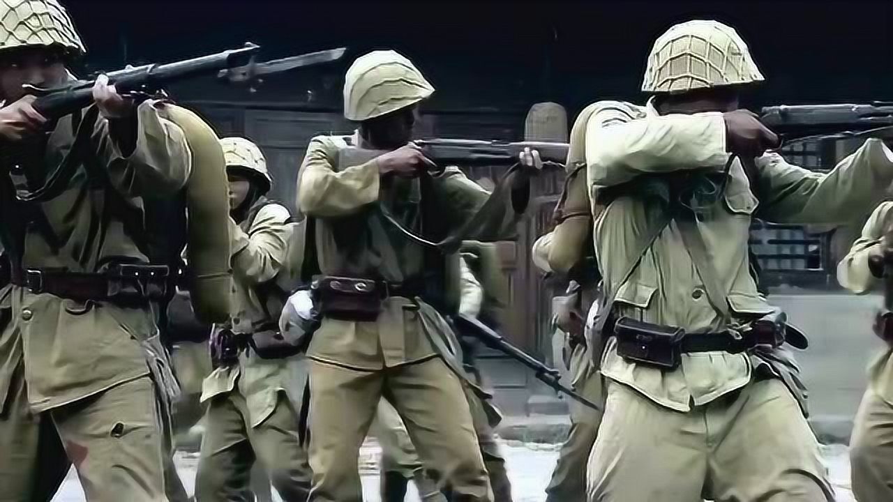 日本鬼子攻进城,姑娘藏身屋顶,枪枪爆头