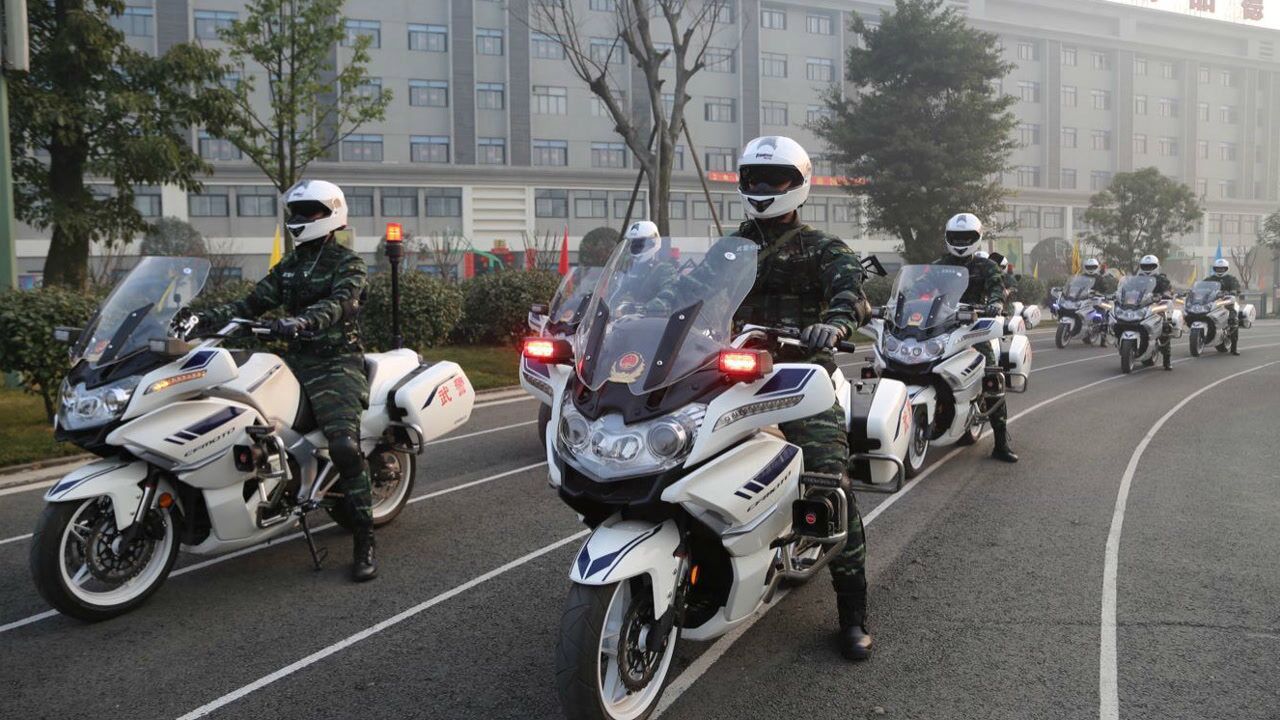 中国国宾护卫队有多牛平均身高182米把摩托骑出坦克的气势