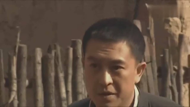 两个鬼子要抢花姑娘 看男子如何收拾他们