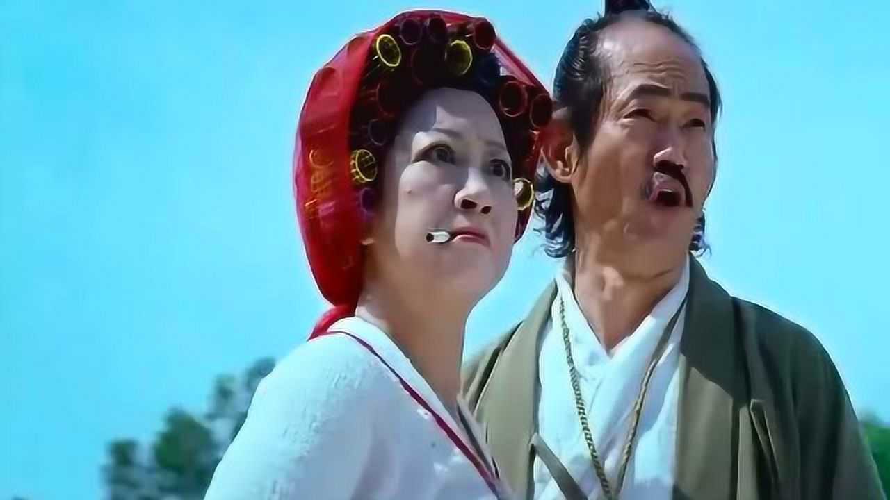 据说拍摄这段的时候,包租婆和包租公全程处于笑场的边缘