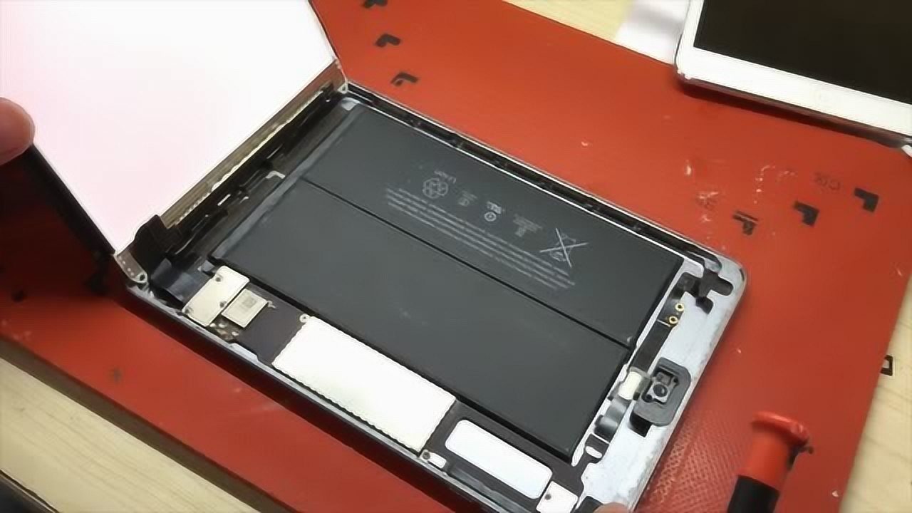 ipadmini2换外屏加扩容维修案列