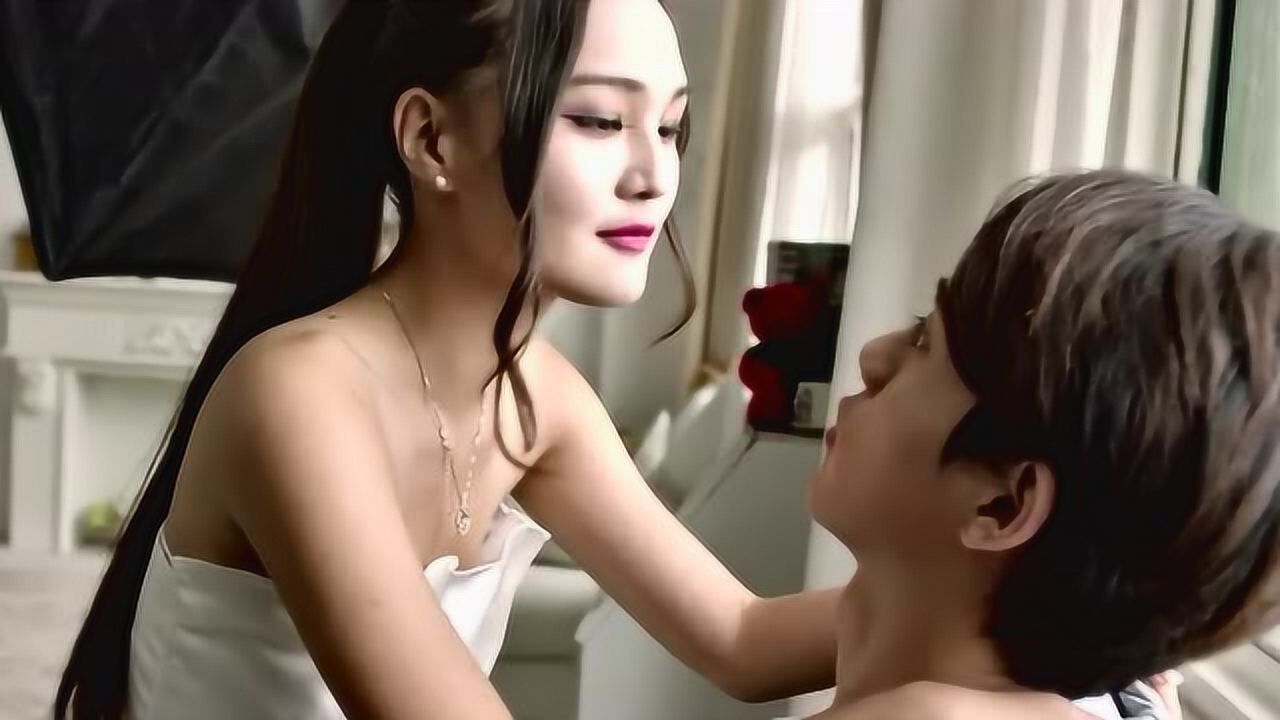 女魔头欲吸男子阳气结果被反弹开