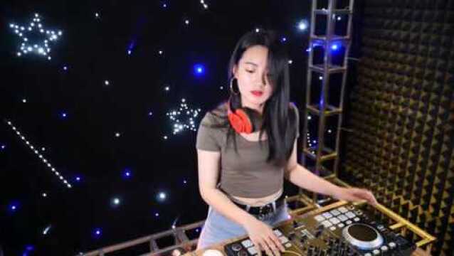 美女DJ现场打碟歌曲:《闯码头》唱出多少为爱情和生活打拼人心声