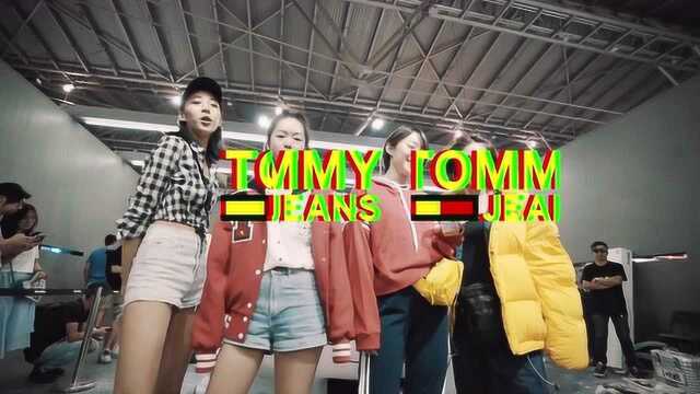 TOMMY JEANS