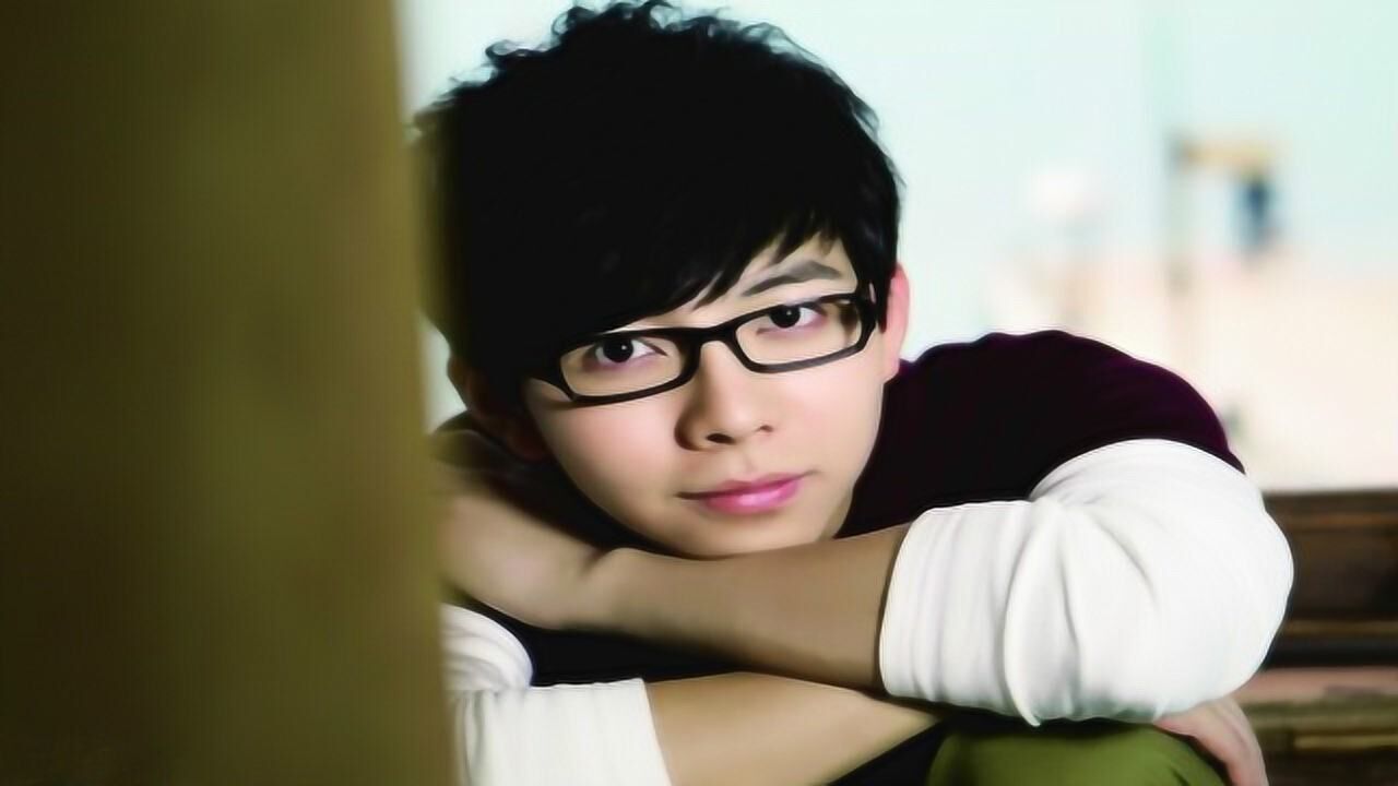 ktv必点歌曲!胡夏的一首《那些年》好听易学,学会去ktv秀一把!