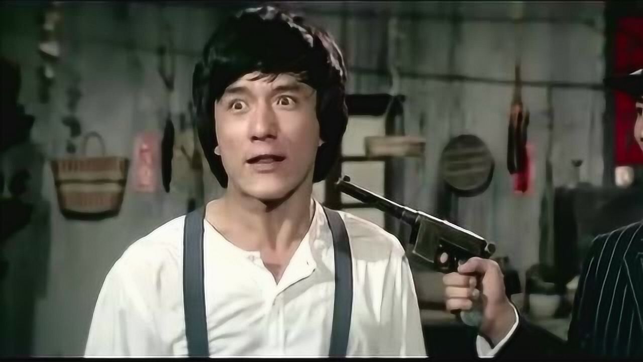 枪口对着你还敢这么嚣张若不是他的擦枪走火早就一命呜呼了
