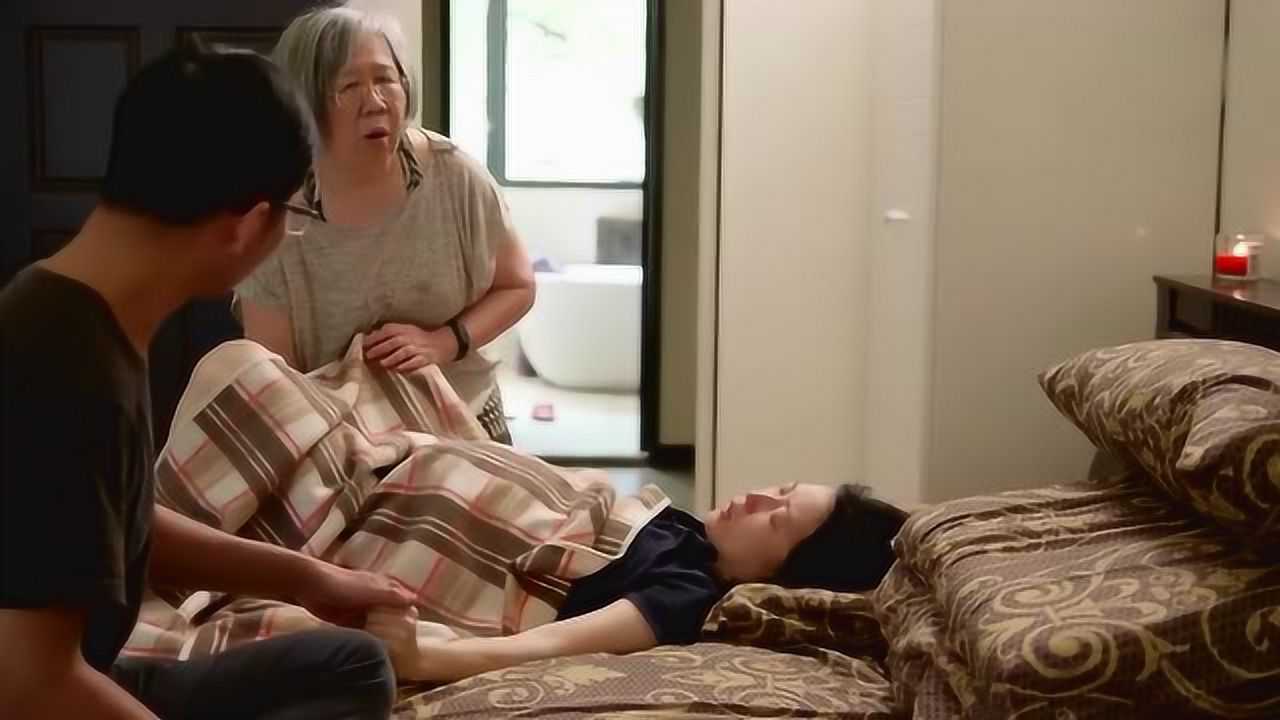 实拍产妇在家分娩被阵痛不断折磨全靠意志支撑