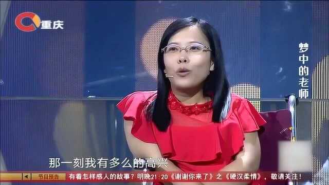 卢玲拿到了自己的新书,那一刻的喜悦无以言表