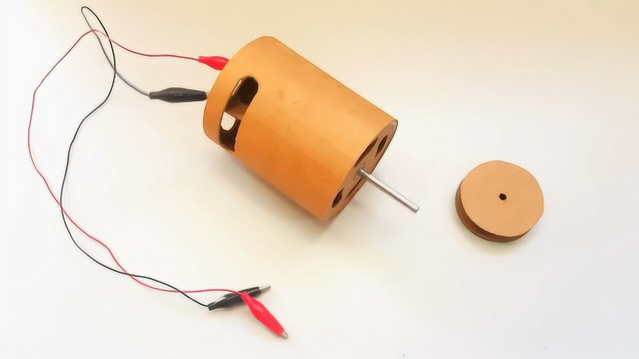 在家也能制作电机小马达,材料就是普通的纸板和螺丝帽!