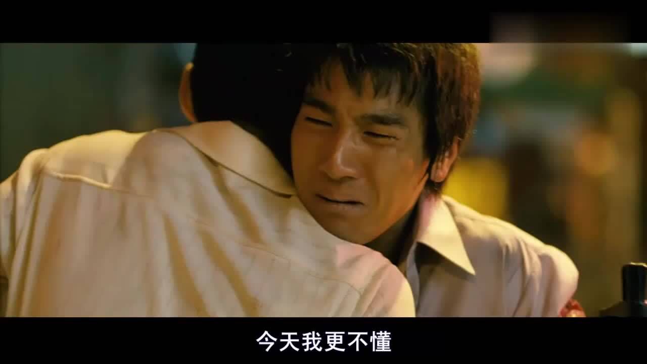 台湾两个结拜兄弟在大街上互相残杀,这大概就是古惑仔的命吧!