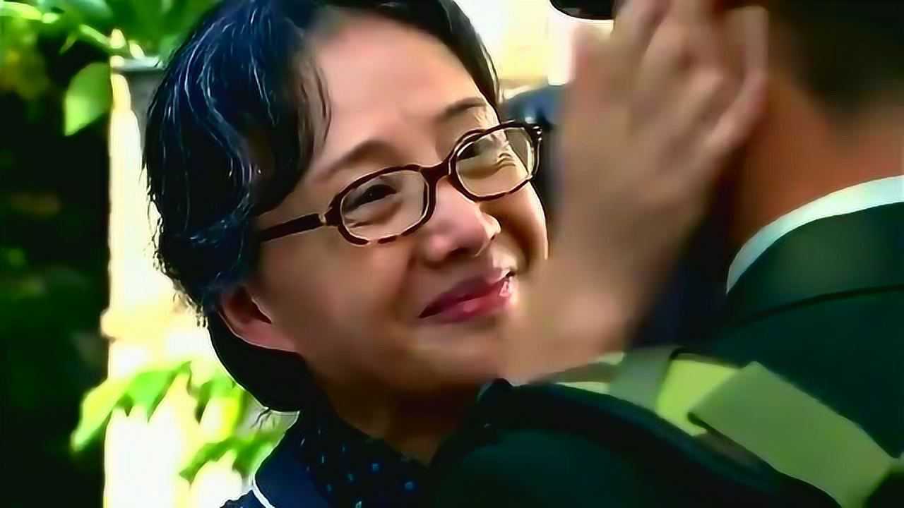 我是特种兵何晨光突然回家爷爷奶奶一脸的不相信直接泪崩啊