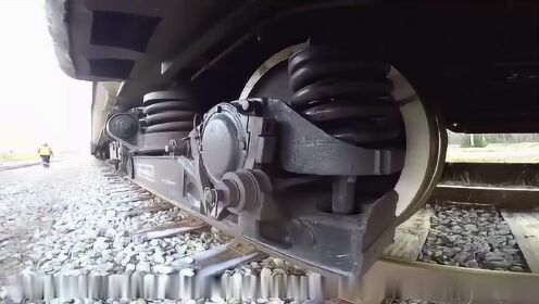 火车减震弹簧,原来作用那么大,怪不得火车运行这么稳定
