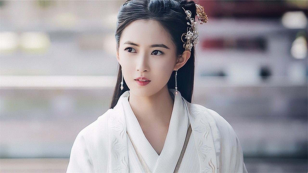 《新倚天屠龙记》赵敏穿上一身惊艳饰服,张无忌看得两眼发直:太美了_