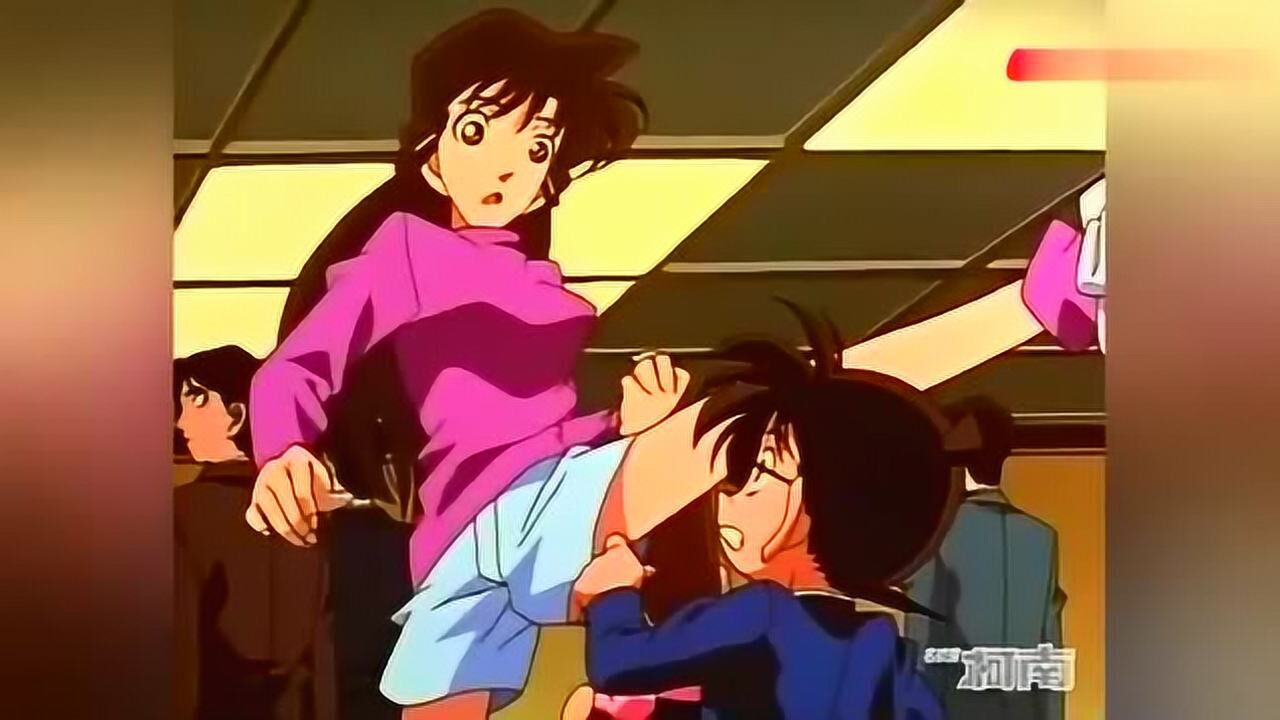 小兰被柯南摸pp取针 一脚过去都不用麻醉小五郎了 名侦探柯南