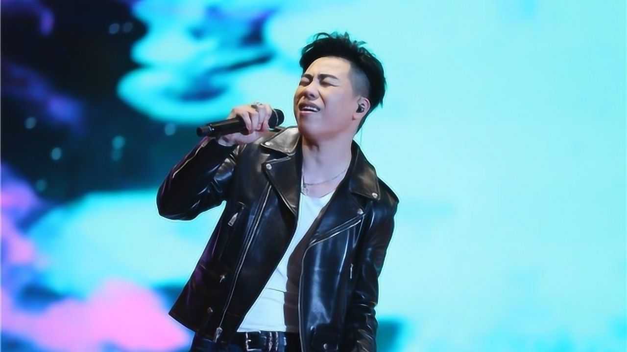 胡彦斌一首《你的背包》吸引了全场的注意