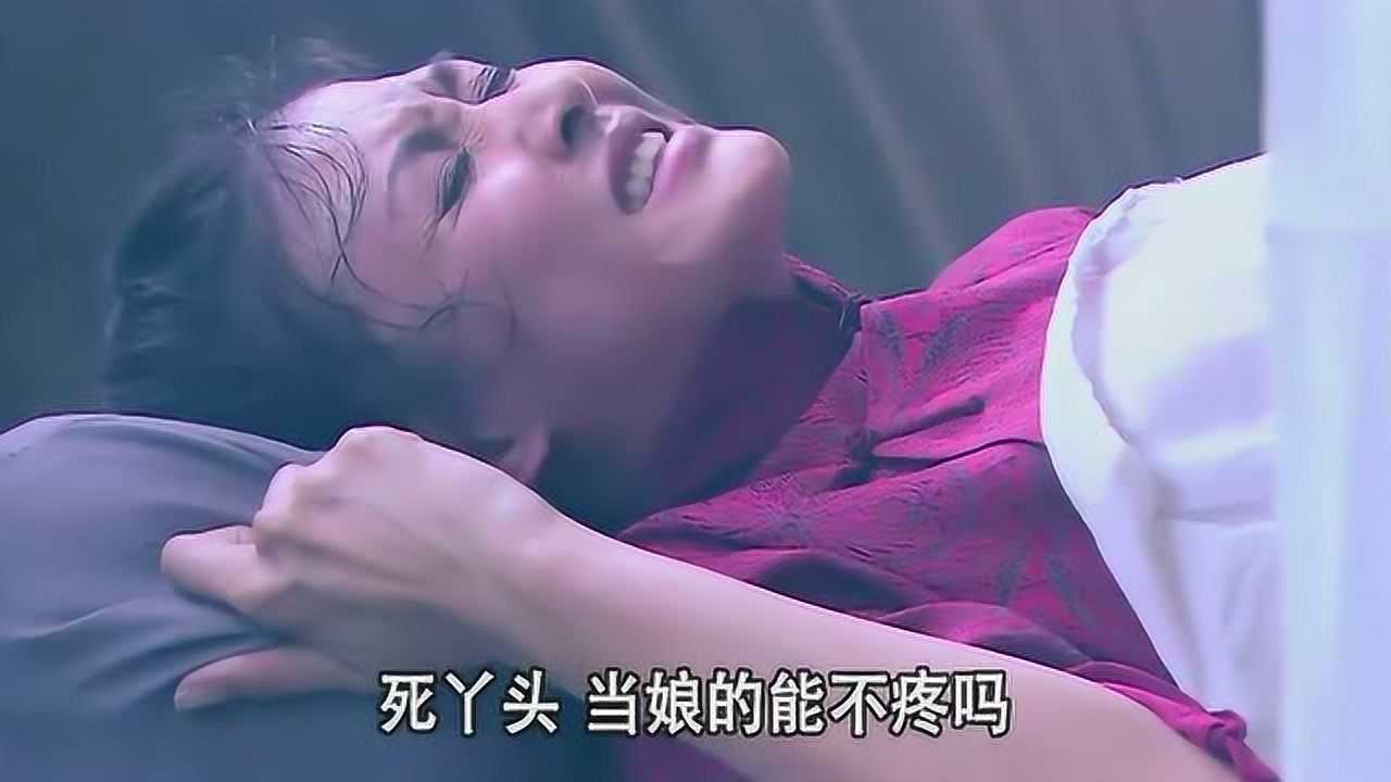 美女大肚子上战场不料刚开两枪就肚子疼竟然就地生孩子