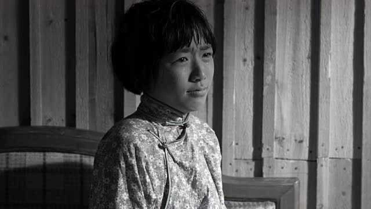 秋山和美被送到了慰安所,被自己的同胞随意的践踏