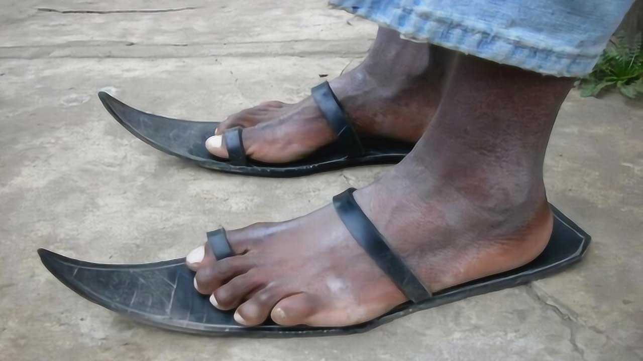 直击非洲轮胎拖鞋制作流程,10元一双卖到手软,还能定制超时髦