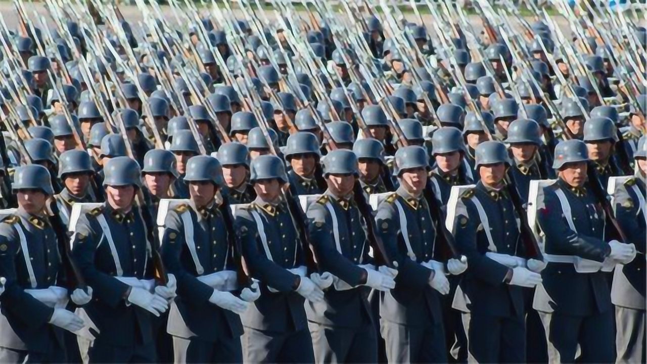 智利阅兵正步分列式威武霸气比起解放军来毫不逊色