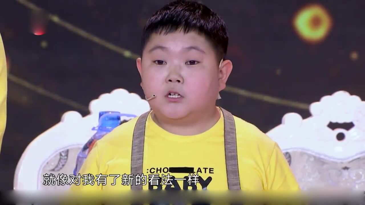 侏儒症患者曾宇男自述从小上学就接触表演所以才能被发掘