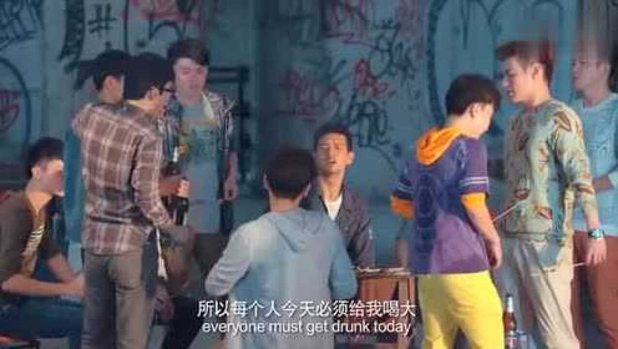 男生尿尿也能这样玩？网友：你们一定都干过！_高清