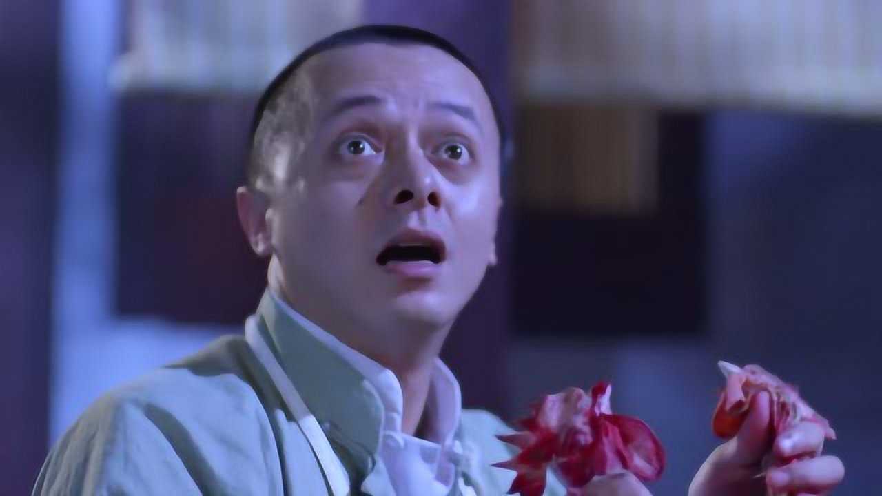 小伙发现二夫人吃活鸡,不料一声巨雷,连小伙的魂都吓没了