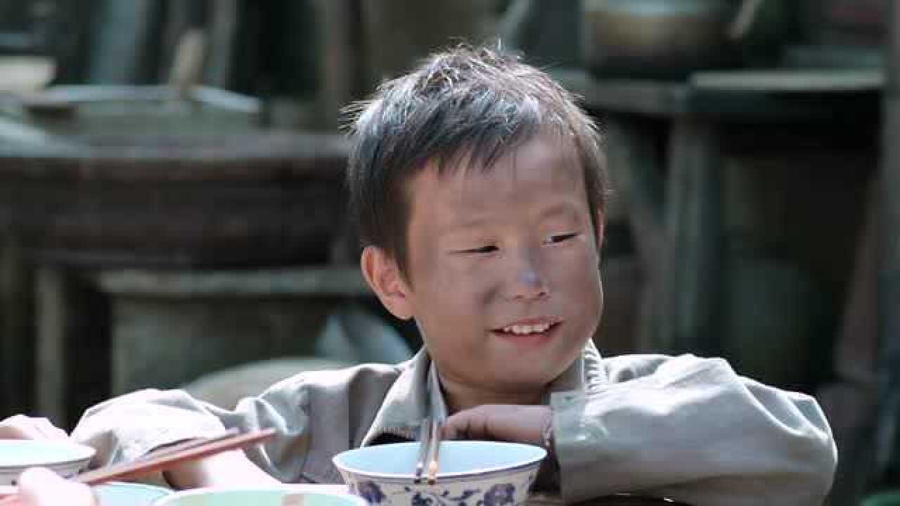 黄元帅不赶走两条大河竟还收留让一起吃饭这可真是有爱心