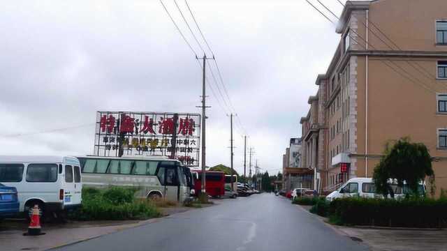 在上海,合庆三甲港开往川沙新镇