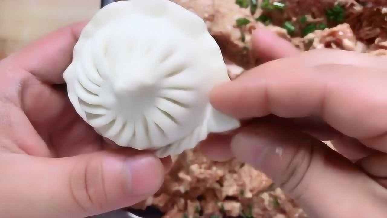 特别喜欢老板捏包子花边的手法小拇指翘起来手势不能错