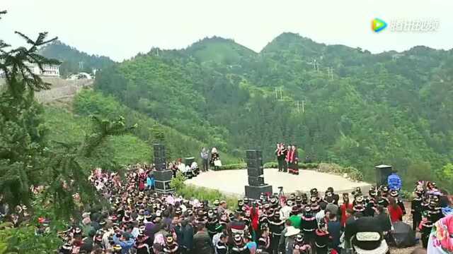 贵州雷山:五岔路上飞歌起,万名苗族同胞相约欢度爬坡节