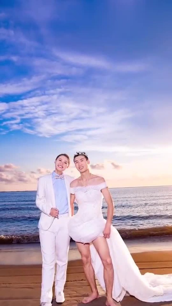 夫妻反串拍婚纱照成品出来后我的注意力全在腿上