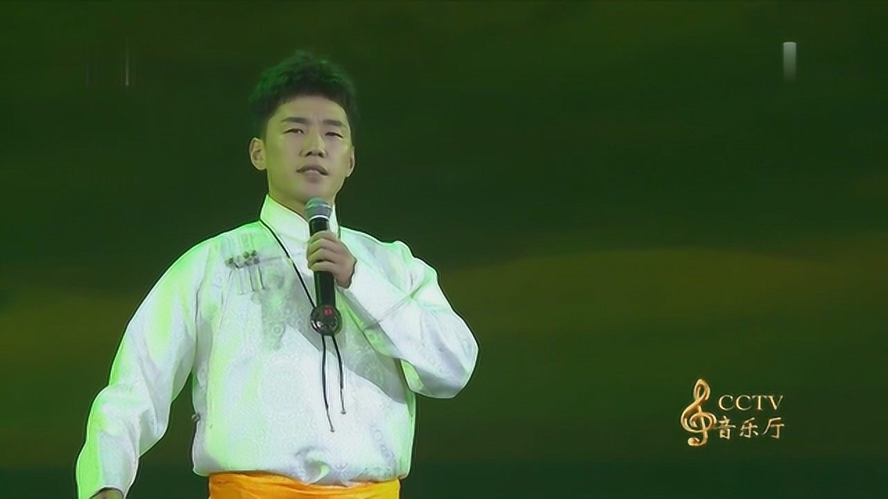 歌曲《爱在草原》演唱:傲日其愣_腾讯视频