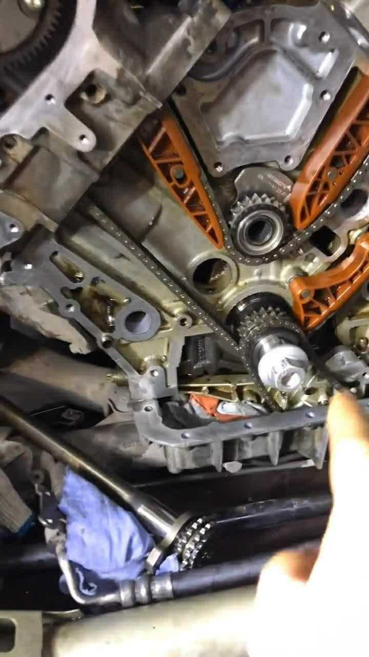 汽车维修教程这是奔驰272发动机正时更换平衡轴