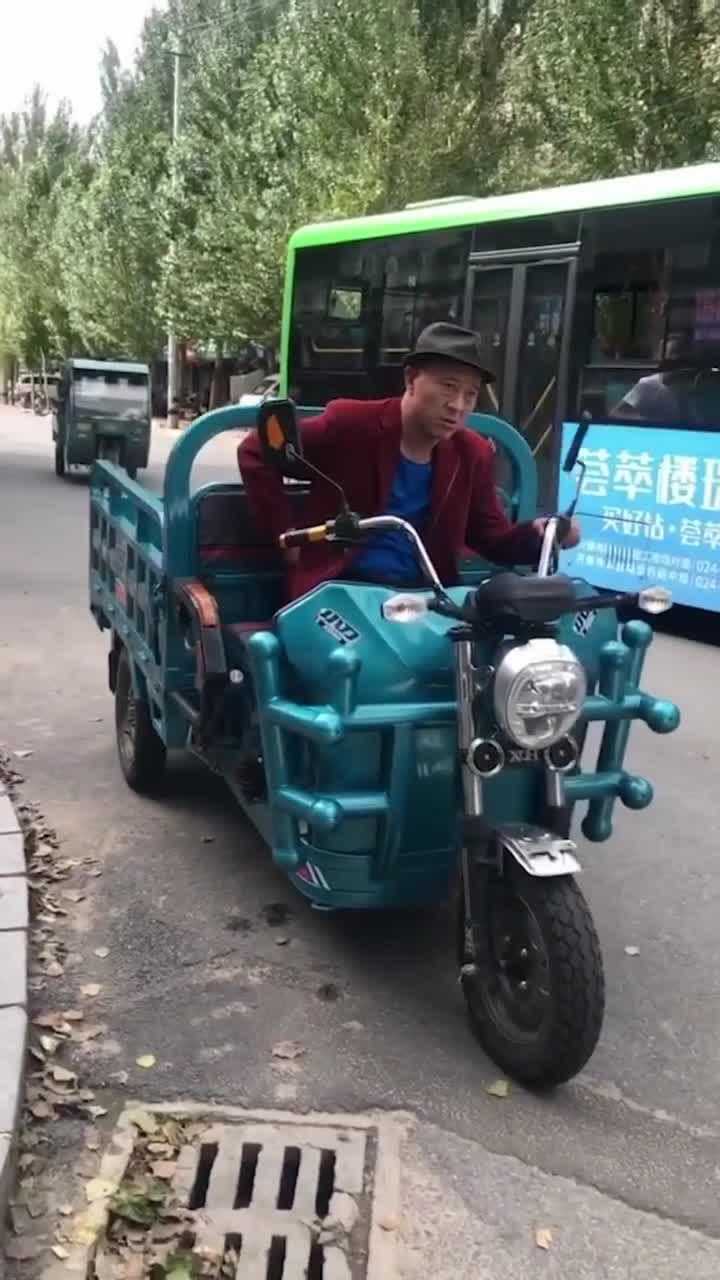 偶遇赵四拍戏,看到他的气质,网友沸腾了