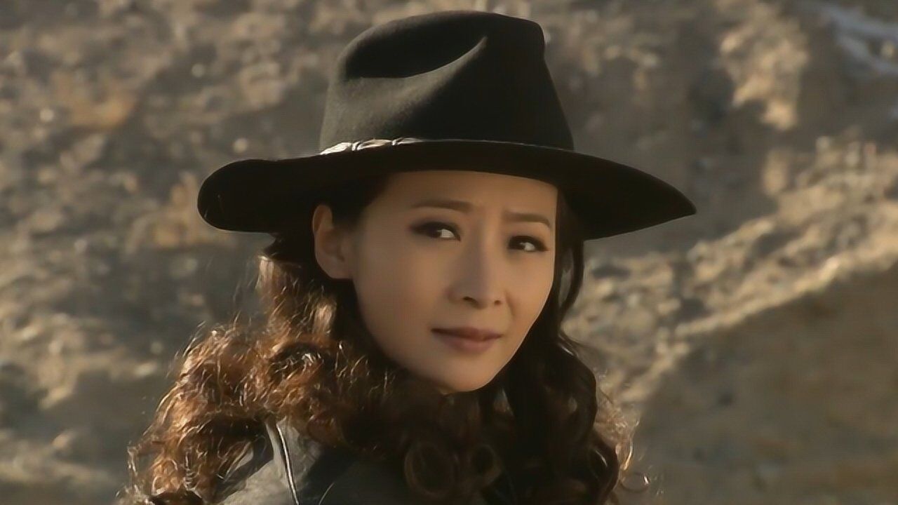 大漠枪神:特派员身份不简单,就连土匪老大都得听她的,细思极恐!