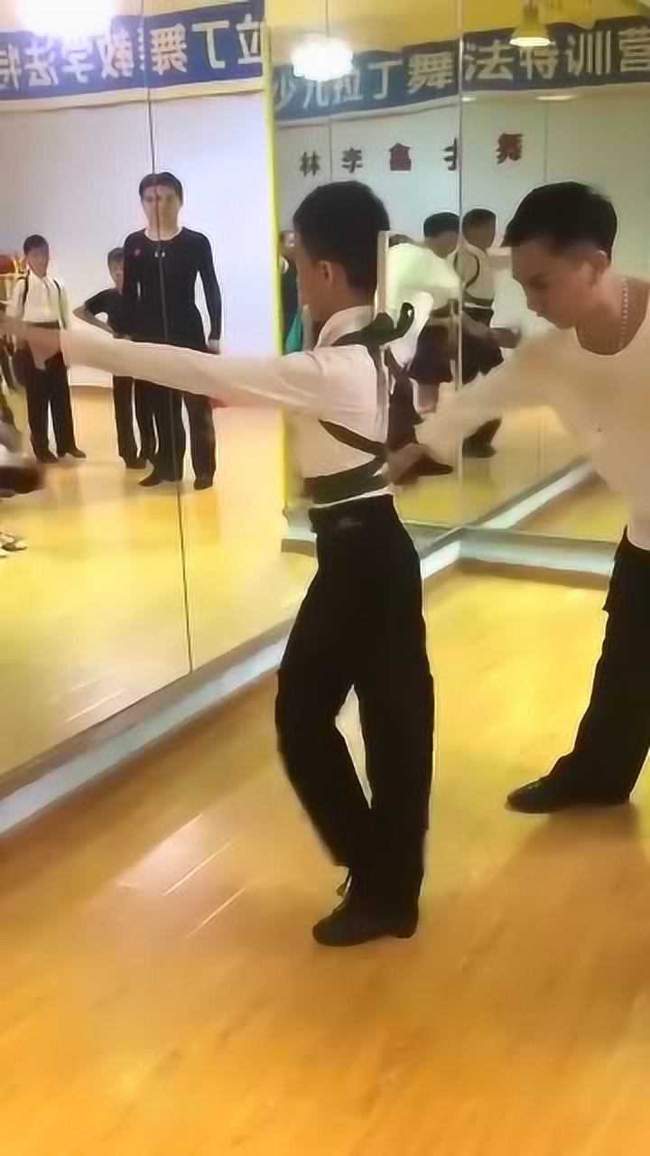 舞蹈老师为什么要打屁屁是因为不翘吗_腾讯视频