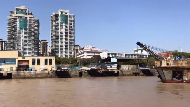 体验下宁波北仑到镇海的轮渡,周边风景真不错