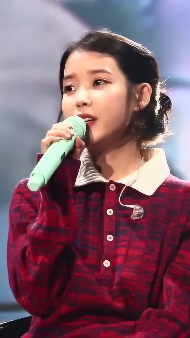 iu李知恩舞台唱歌,这样的现场真的太养眼了!