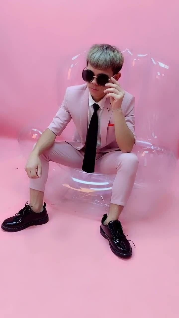 我感觉这位小哥哥是精神小伙而且还是不一般的精神小伙