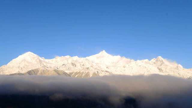 全世界最美丽的雪山 藏区八大神山之首 卡瓦格博日照金山