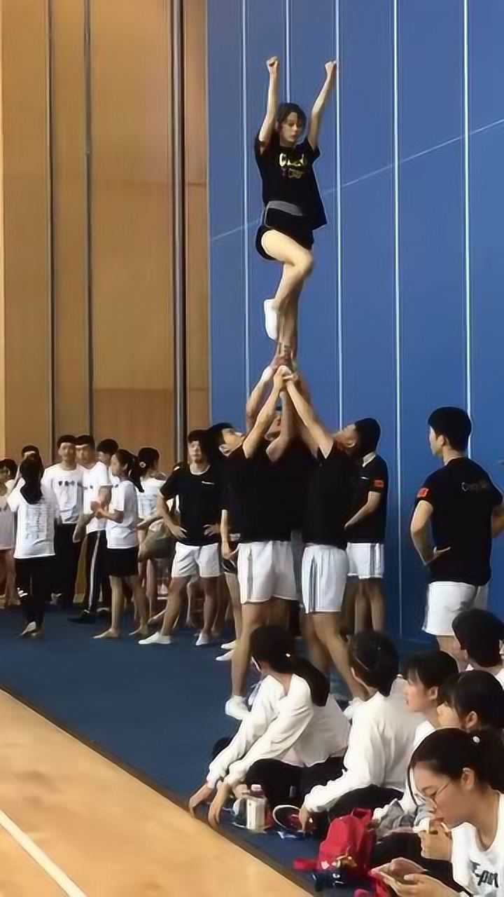 看到这一幕，忍不住想到，要是被挠脚心会怎么样？