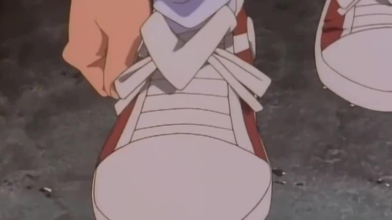 名侦探柯南-柯南这一脚踢得够狠的,疼得嗷嗷直叫!