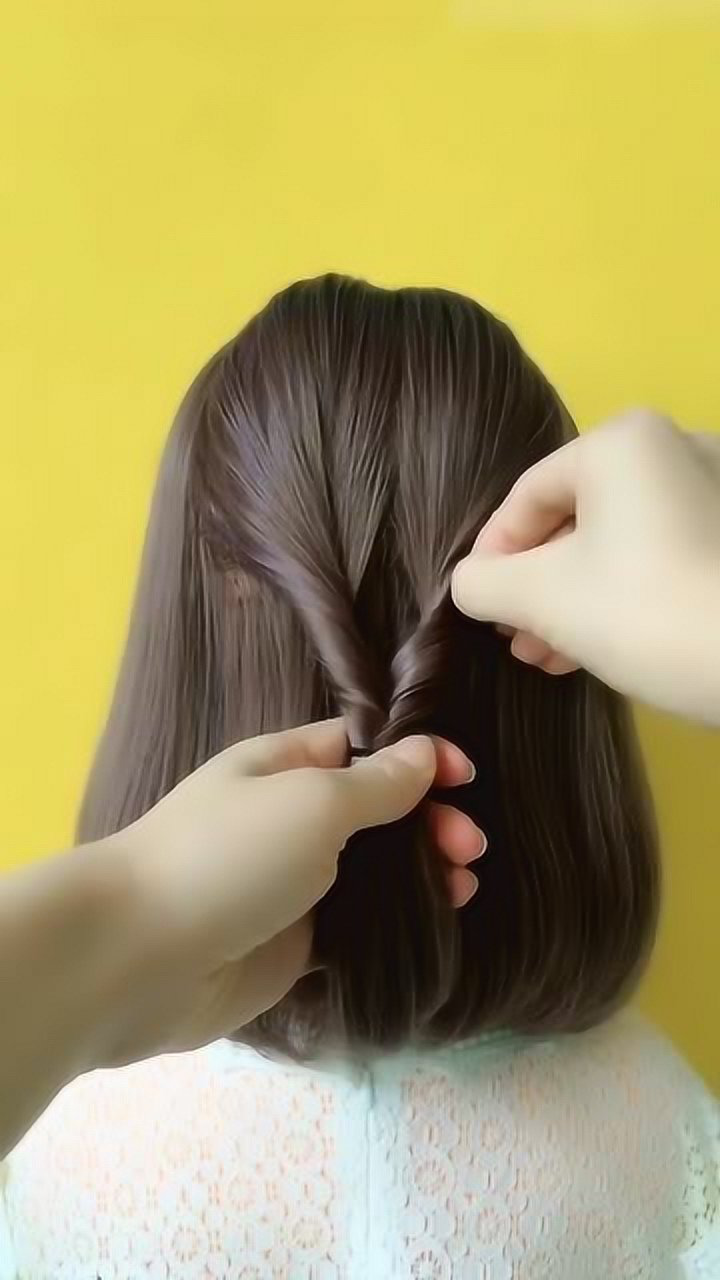 适合短发女生的发型约会就这样扎温柔尽显不像假小子